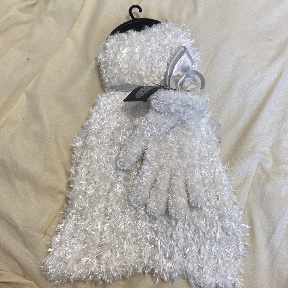White Eternity Scarf + Gloves Set